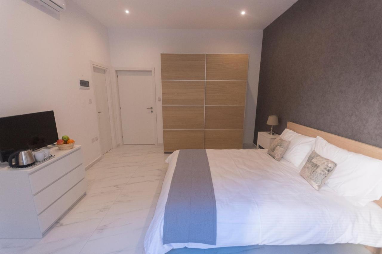 4 Bedroom Apartment Near Sliema Seafront ภายนอก รูปภาพ
