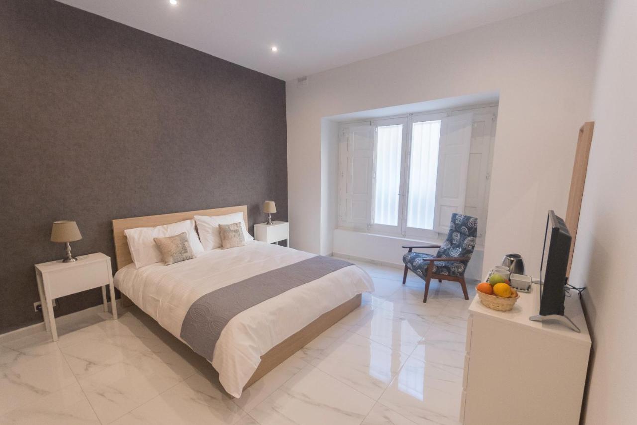 4 Bedroom Apartment Near Sliema Seafront ภายนอก รูปภาพ